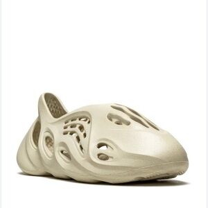 Yeezy Foam Runners Cream size 7 Worn In Great Condition